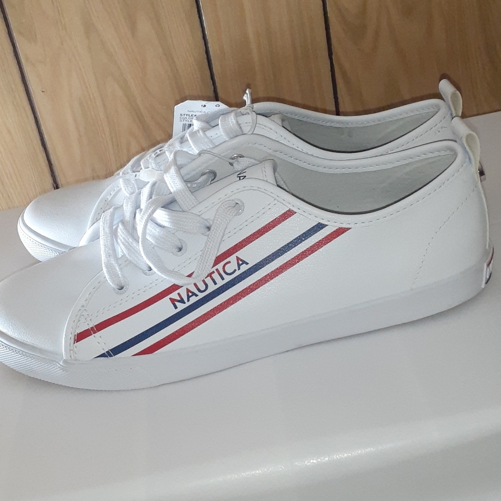 🆕🎁 Nautica White Tennis Shoes - Picture 4 of 10